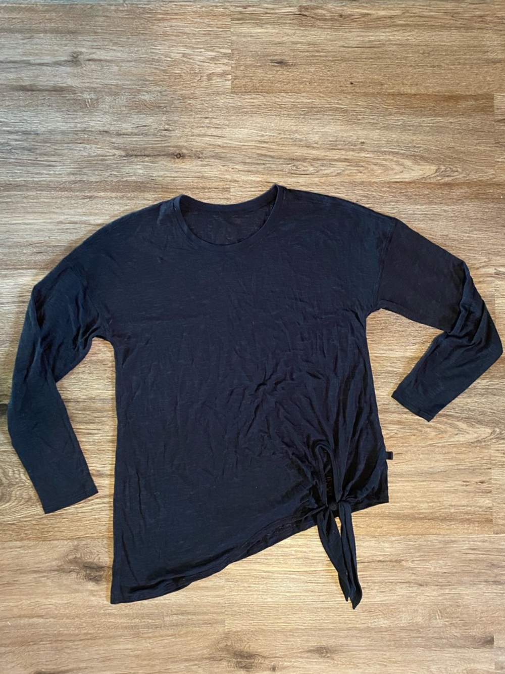 Lululemon Black Long Sleeve Top Blouse Workout Lightweight Shirt Size Medium